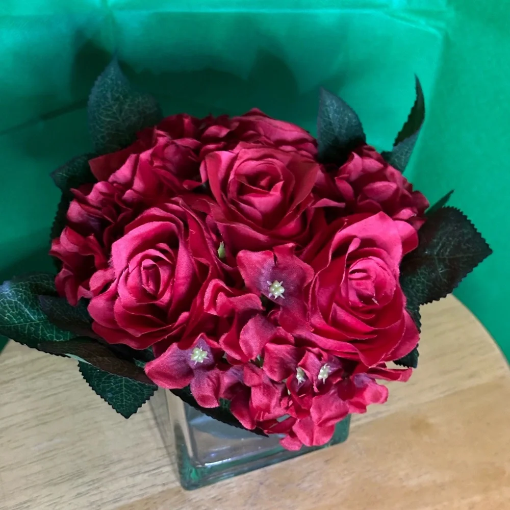 Home decor dark red silk flowers in vase